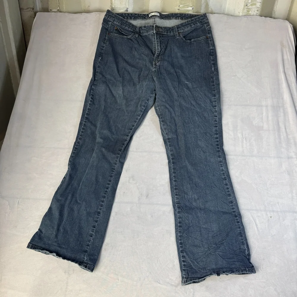 Lee Womens Bootcut Leg Jeans Blue Denim Lower On The Waist 5-Pocket Everyday